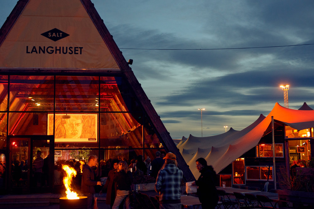 SALT er et nomadisk kunstprosjekt med pyramidekonstruksjoner kalt “hesjer”, som er basert på tradisjonelle konstruksjonsmetoder langs kysten av Norge. (Foto: Salt/Presse.)