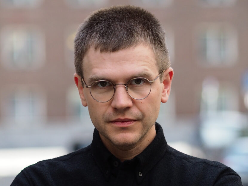 Han er billedkunsternes portvokter mot verden. (Foto: Jannik Abel.) OCA NBK Ruben Steinum