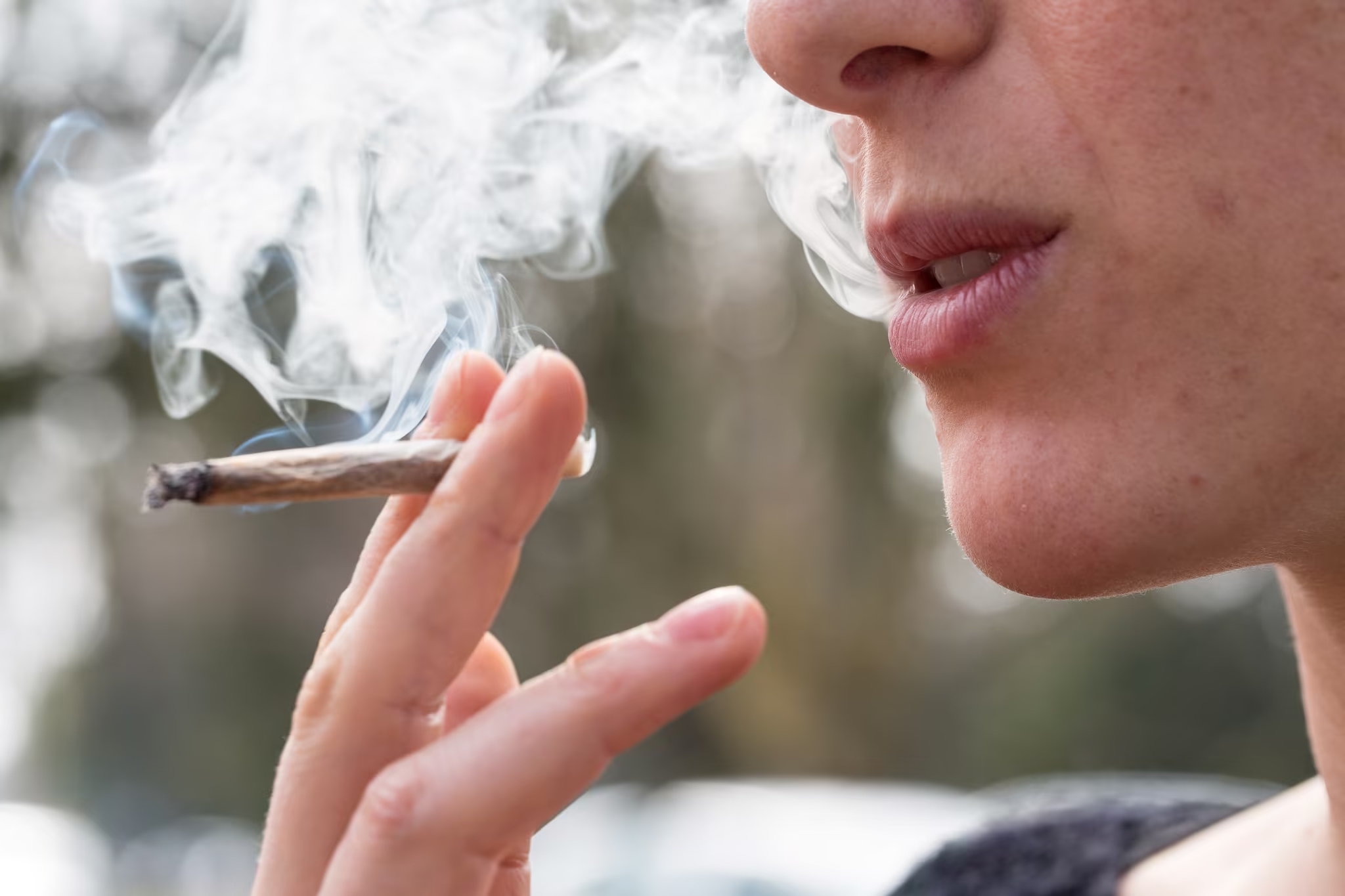 Cannabis joint røyking. (Foto: Shutterstock.)