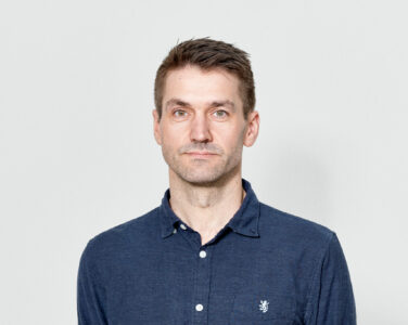 Sigmund Løvåsen er anerkjent forfatter og rådsleder i Kulturrådet. Han kan med andre ord bestemme om kunst- og kulturprosjekter skal få støtte. (Foto: Trym S. Warloe.)