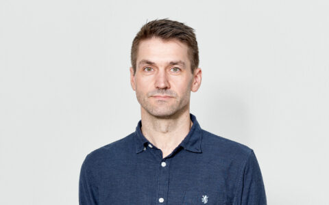 Sigmund Løvåsen er anerkjent forfatter og rådsleder i Kulturrådet. Han kan med andre ord bestemme om kunst- og kulturprosjekter skal få støtte. (Foto: Trym S. Warloe.)