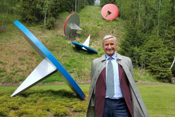 Christen Sveeas eier Kistefos-museet. Investeringsselskapet Kistefos gjorde det stort i fjor, med et resultat på 1,5 milliarder kroner. Det tilsvarer hva Christen Sveaas har brukt på museet og skulpturparken på Jevnaker med samme navn siden åpningen i 1997. Og har fått god hjelp til å drive det prisvinnende museet, selvfølgelig. (Foto: Presse.)