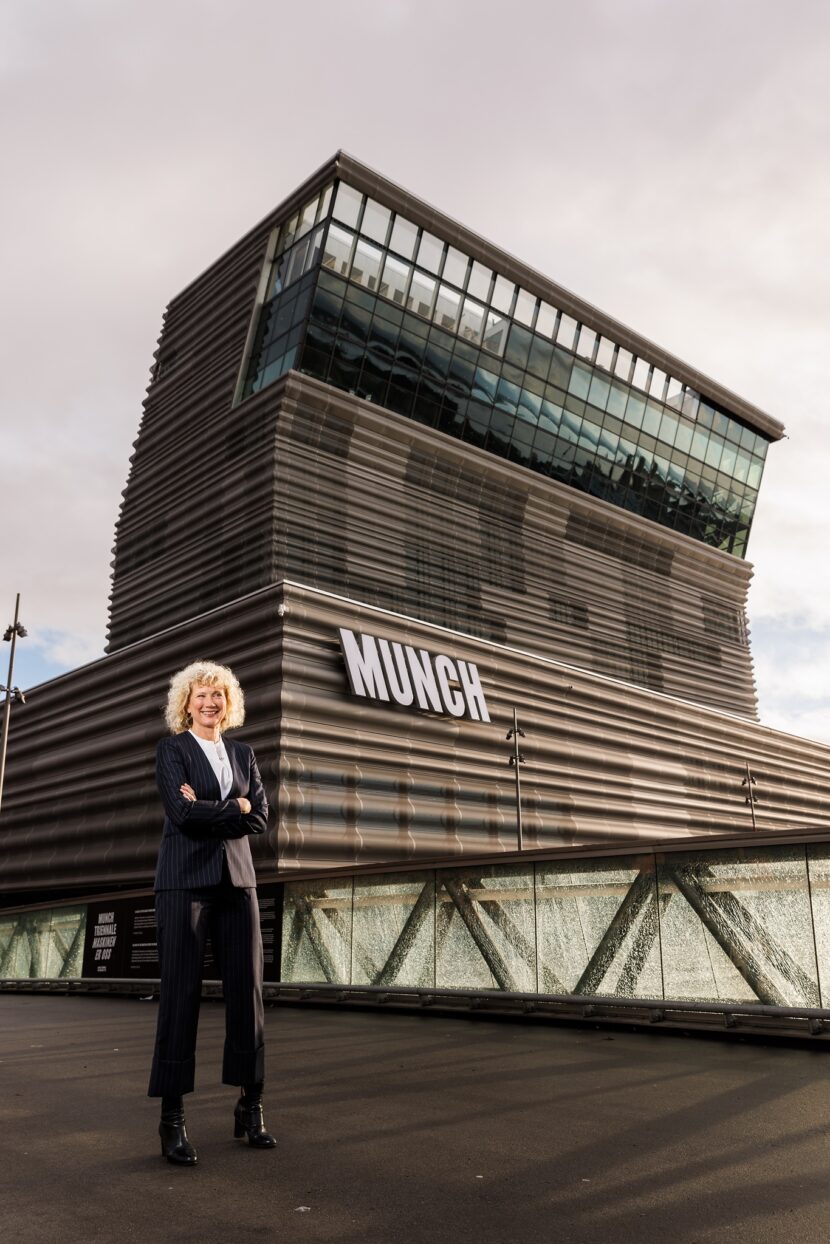 Direktør Tone Hansen foran Munchmuseet. (Foto: Presse.)