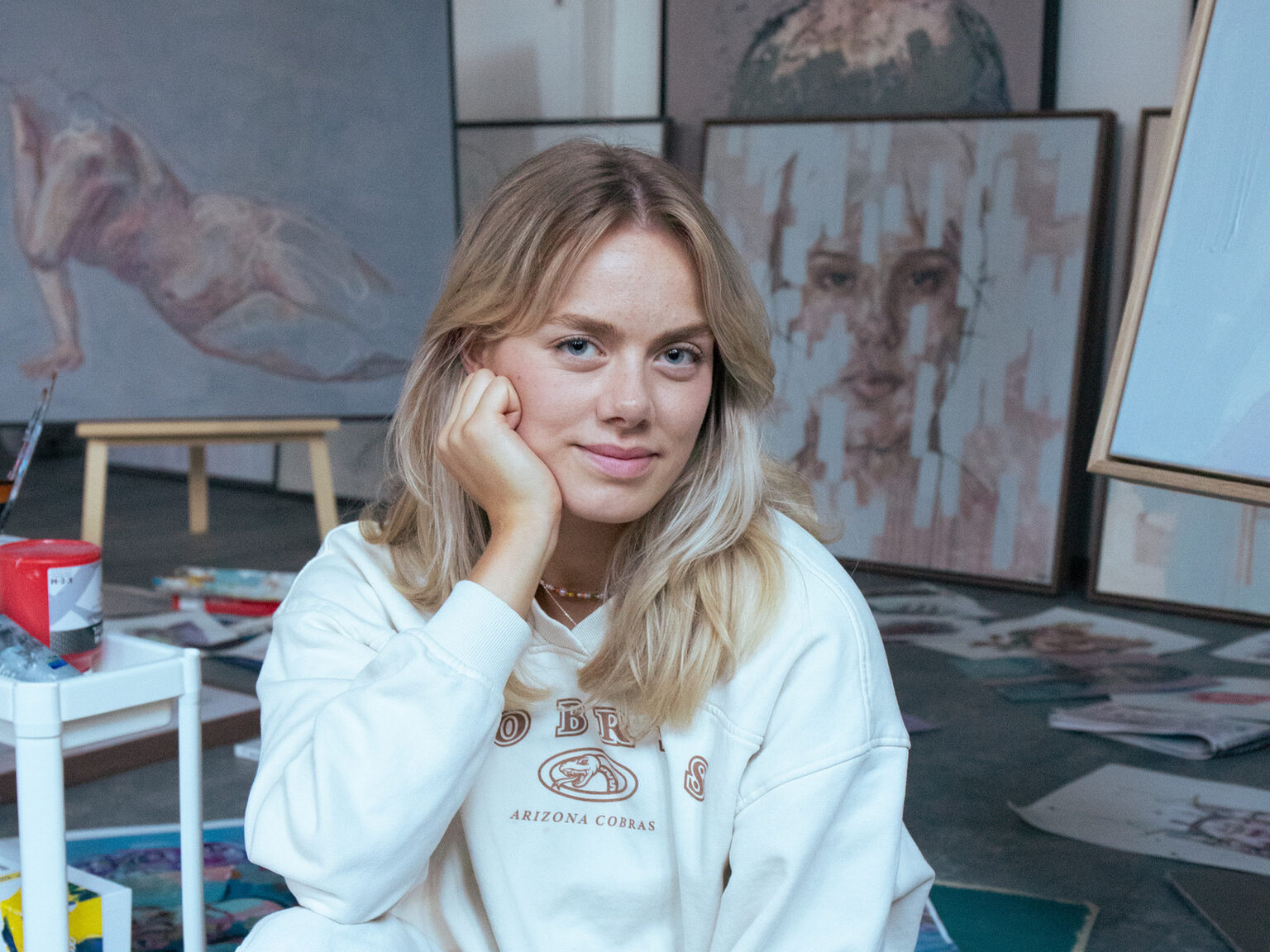 Kunstner Lea Alstad. (Foto: Thea Leonora.)