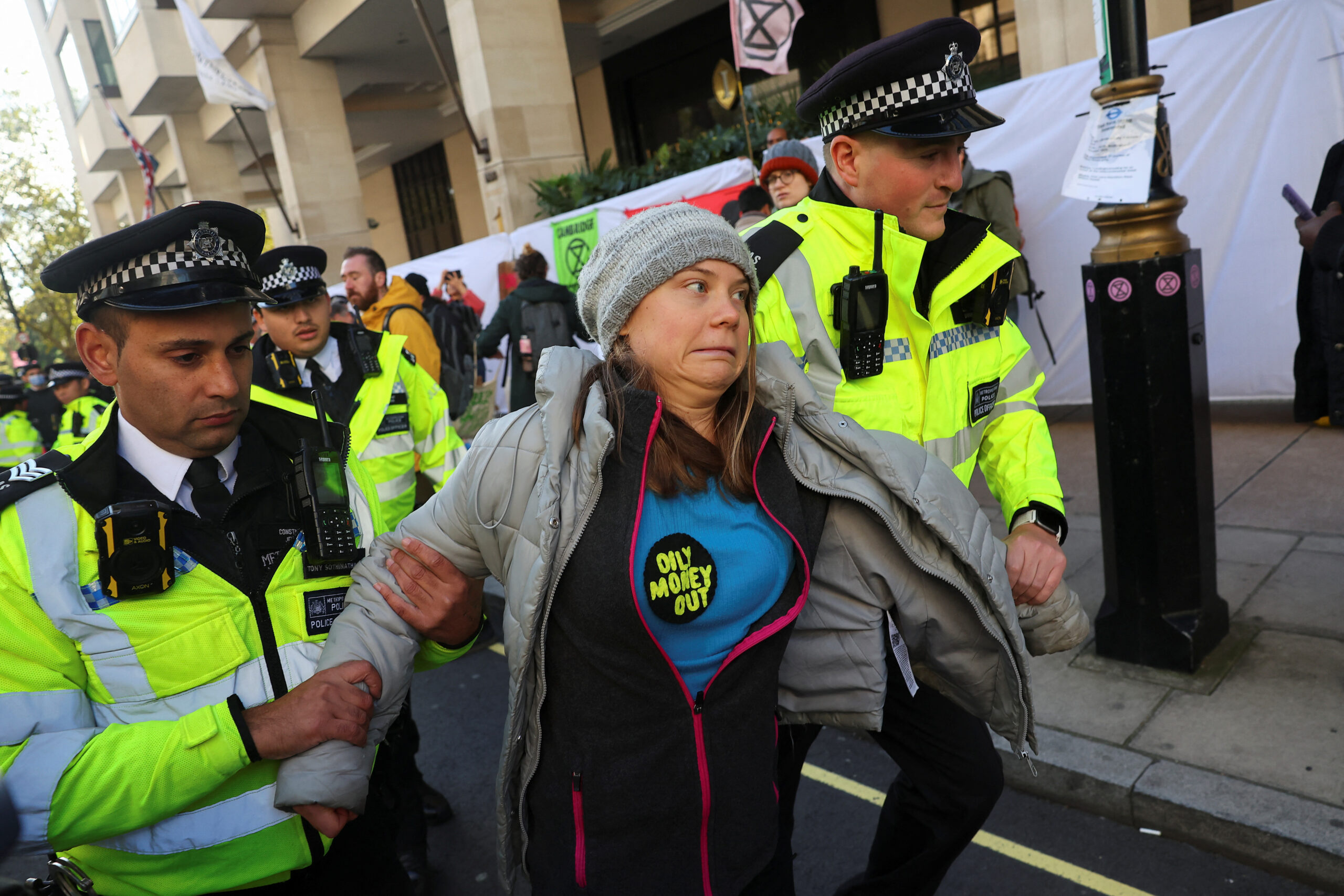 Greta Thunberg aktivist klima London siktet politit retten