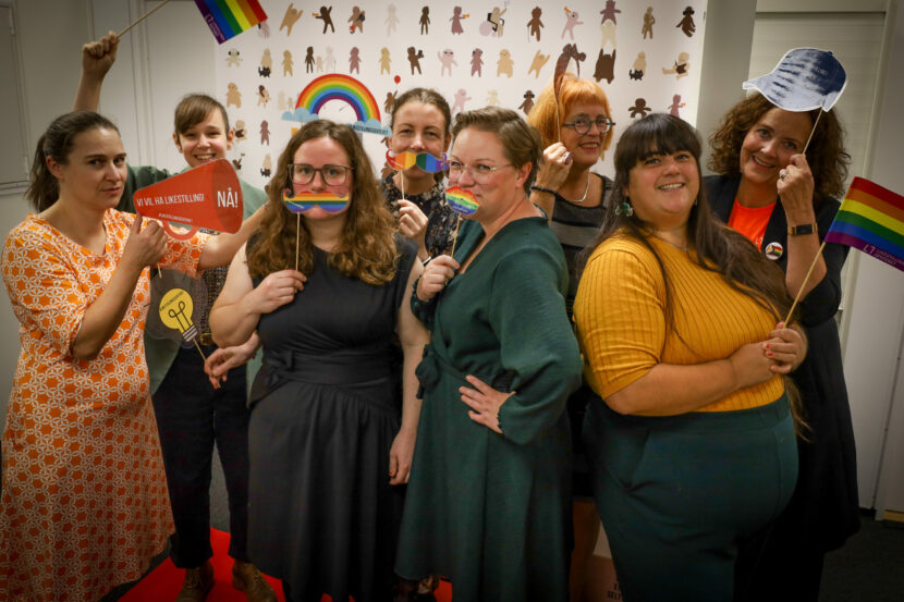 Bilde av de ansatte på Likestillingssenteret. Dette er likestilling i praksis. (FOTO: Likestillingssenteret.no)