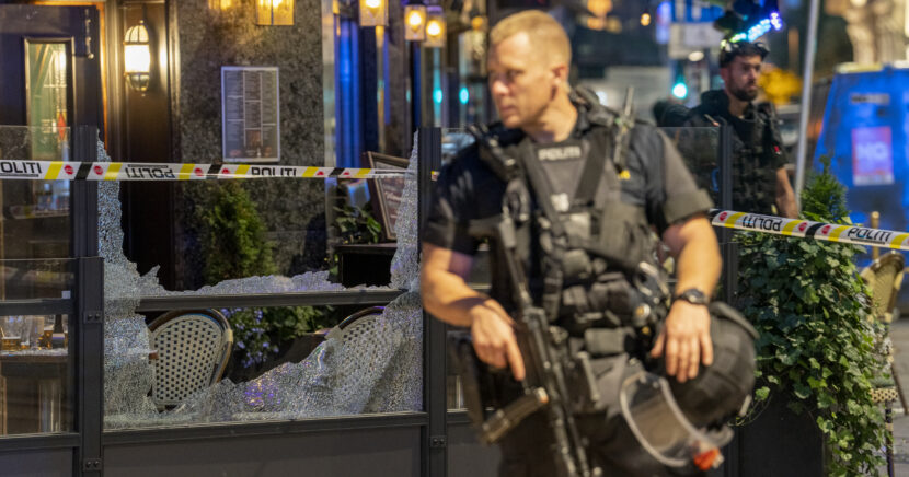 Oslo 20220625. Det er avfyrt flere skudd i 1.15-tiden natt til lørdag på utsiden av London pub i sentrum av Oslo. Flere er skadd, opplyser politiet. Foto- Javad Parsa : NTB zaniar matapour, arfan bhatti 3 40-21'