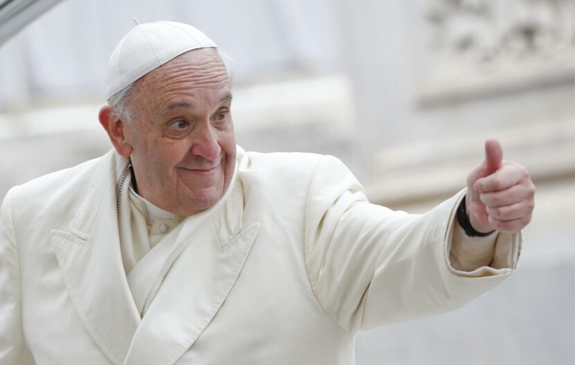 Paven gir tommel opp. (Foto- Presse.) transpersoner, paven, pave Frans, Den katolske kirke