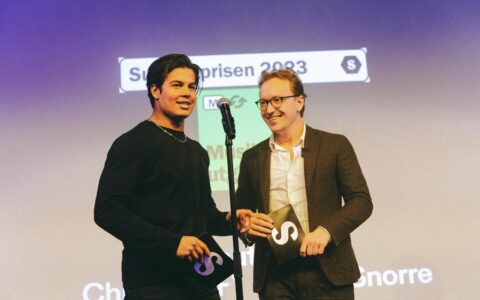 Cristian Brennhovd og snorre Klanderud delte ut prisen for Årets musikkutgivelse. (Foto: Håkon Paulsen.)