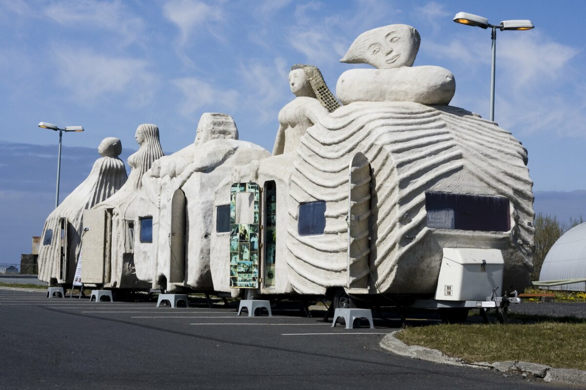 Dette er første gang mang kan se skulpturene «Campingkvinner» i Oslo. (Foto: Presse.)