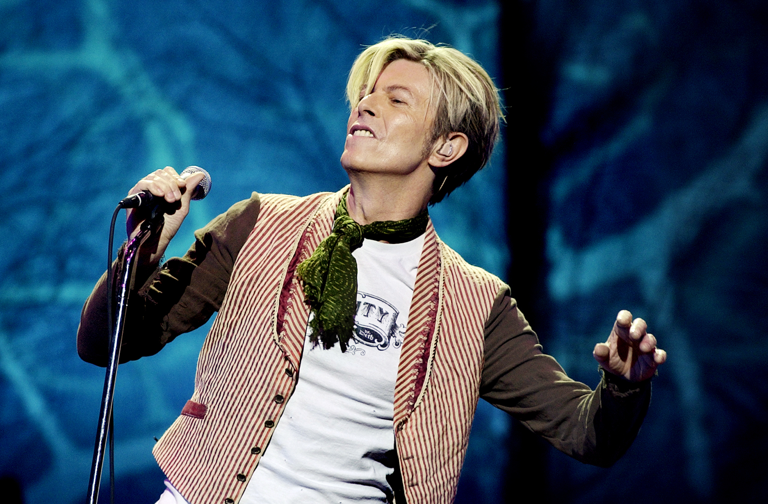 Artisten David Bowie under sin konsert i Oslo Spektrum i 2003. (Foto: Thomas Bjørnflaten/SCANPIX.)