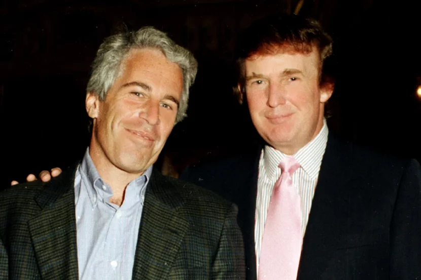 40 rettsdokumenter knyttet til saken mot Jeffrey Epstein ble frigitt i USA onsdag kveld. Det ventes at over 200 navn kommer frem i dokumentene. (Foto: Getty.)
