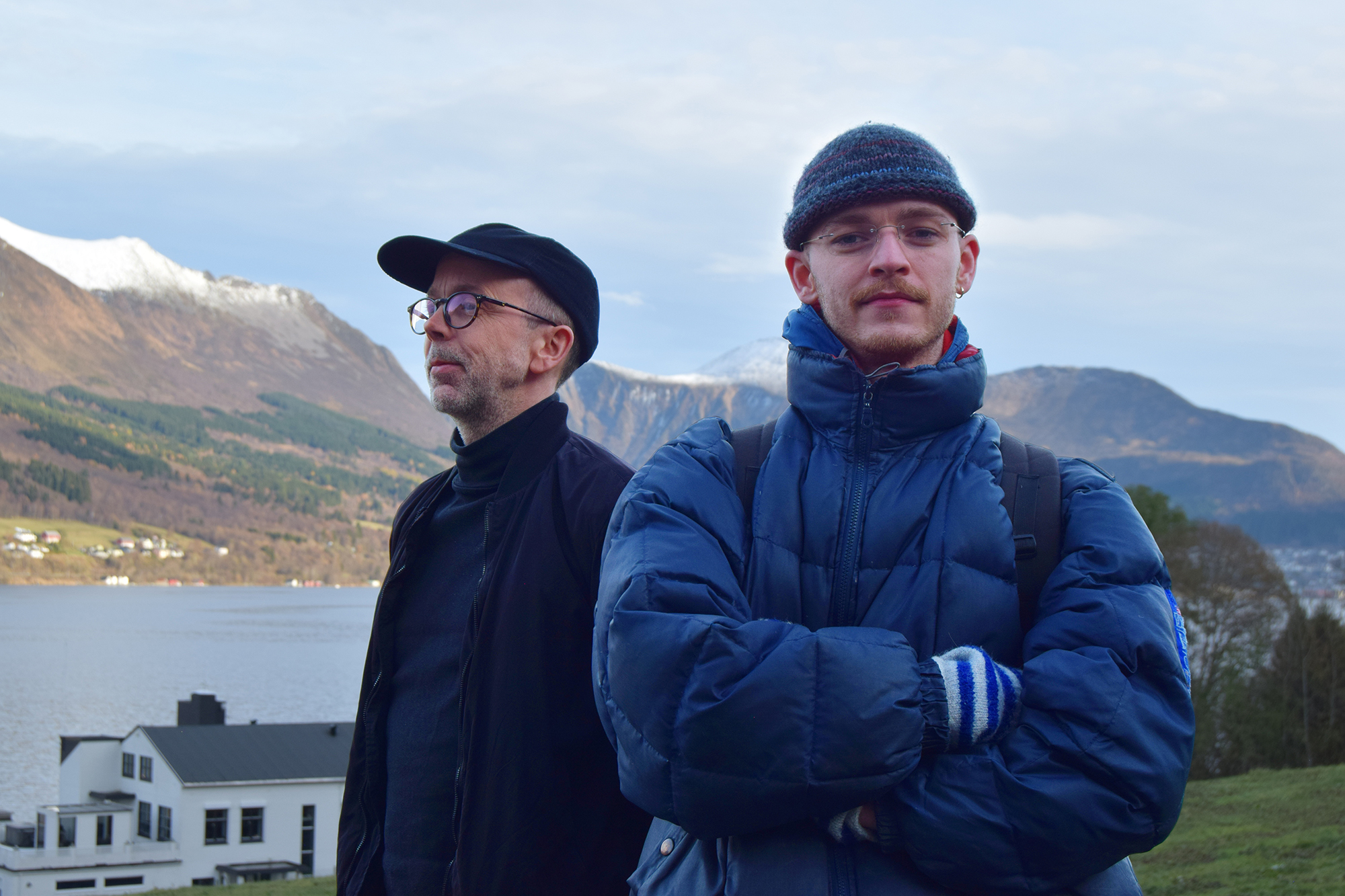 Runar Gudnason (t.v.) i Side Brok er initiativtakar til den nye rap-linjen. Her med Emil Lewe fra duoen Louilexus, som han har fått med seg som lærer. (Foto: Pressefoto.)