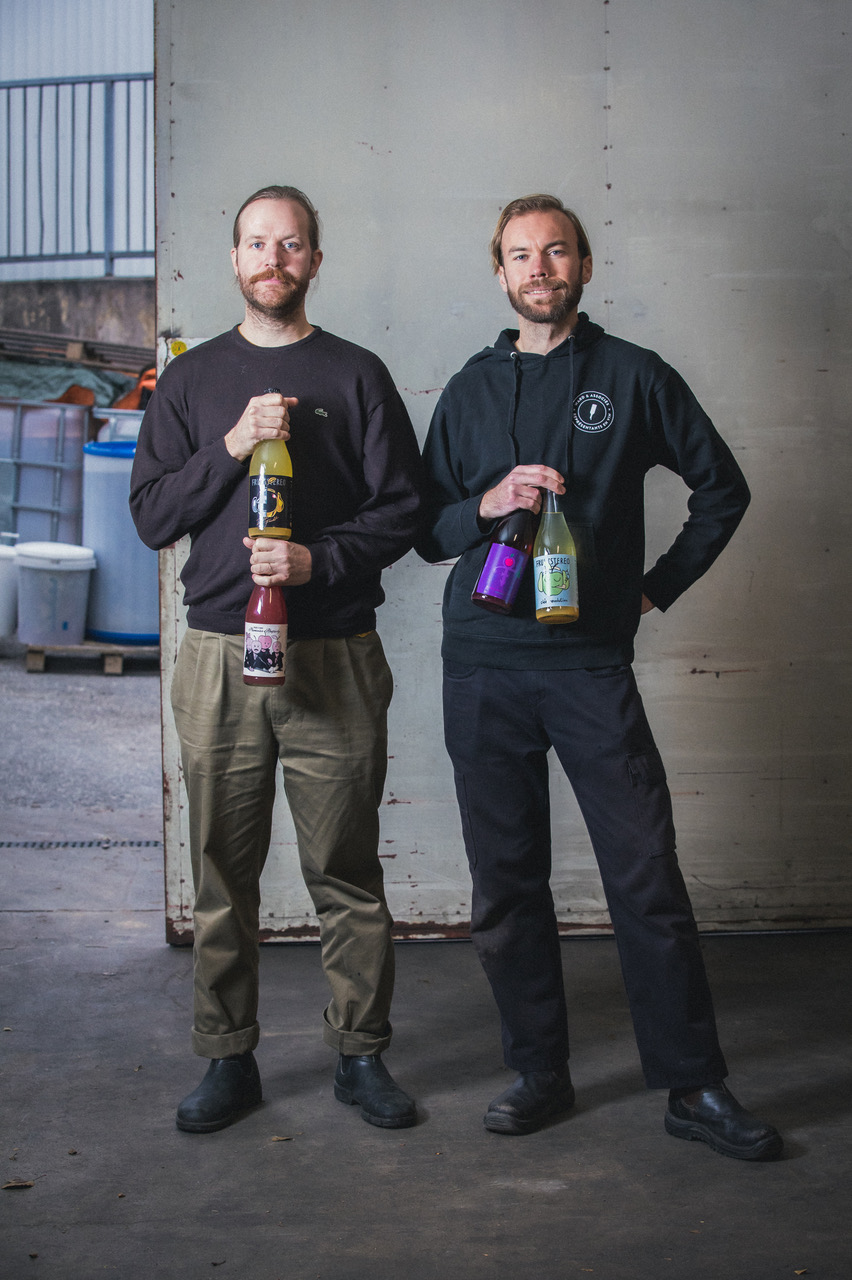 On location with beverage makers Fruktstereo in Sweden at their production facility. Bottling two different Cuvees. (Foto: Emily Wilson Photography.)