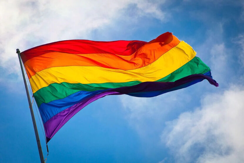 Regnbueflagget prideflagget Drammen pålegg fritak oppvekstdirektør Sola Larsen lærer Tormod Evensen Vern mangfold inkludering tvang