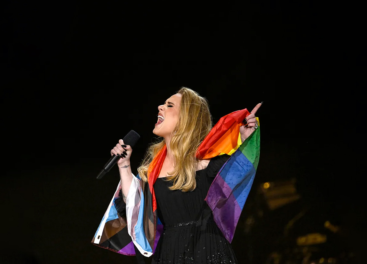 Topp. Adele med prideflagg. (Foto: Gareth Cattermole/Getty.) 1 25:18