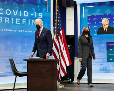 President Joe Biden og visepresident Kamala Harris i møte om korona, januar 2022. (Foto: Reuters.) Covid