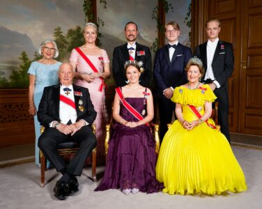 Utlandet titler kongefamilien sjaman engler Epstein