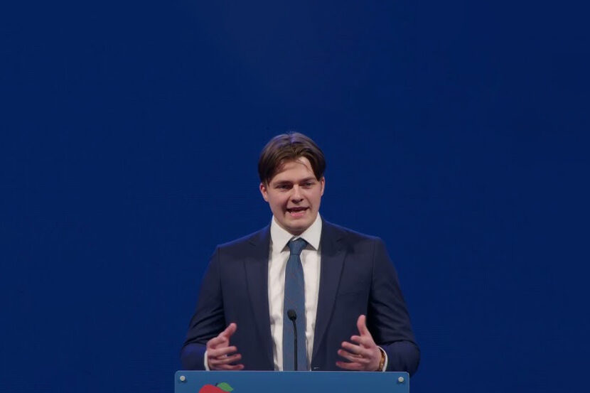 Lard Mikael Barstad Løvold er første nestleder i Fremskrittspartiets ungdom, og mener mediene aktivt nedgraderer Donald Trump. (Foto: FPU.)