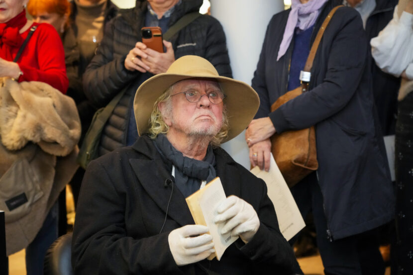 Bjarne Melgaard og Odd Nerdrum er to av Norges mest innflytelsesrike og kontroversielle kunstnere under åpningen av deres felles utstilling på Fineart Oslo. (Foto: Terje Bendiksby/NTB.)