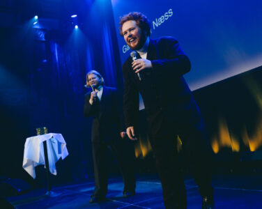 Gaute Berg Næss og Snorre Monsson ledet Subjektprisen 2024 i kjent «Gauteshow»-stil. (Foto: Håkon Grønn Paulsen.)