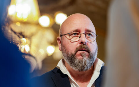 Oslo 20240628. Teatersjef Kristian Seltun etter presentasjonen av utredningen om rehabilitering av Nationaltheatret. Presentasjonen finner sted på Nationaltheatret i Oslo. (Foto: Amanda Pedersen Giske /NTB.)