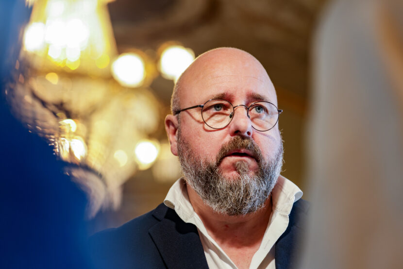 Oslo 20240628. Teatersjef Kristian Seltun etter presentasjonen av utredningen om rehabilitering av Nationaltheatret. Presentasjonen finner sted på Nationaltheatret i Oslo. (Foto: Amanda Pedersen Giske /NTB.)