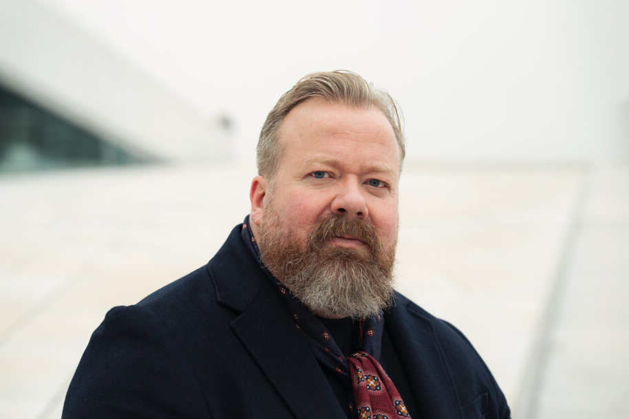 Ole Asbjørn Ness omringet av bydel Gamle Oslo. (Foto: Presse.)