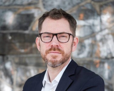 Sjefsredaktør i Vårt Land, Bjørn Kristoffer Bore. Politiker Eivind Trædal. Cecilie Hellestveit jurist og folkerettsekspert.