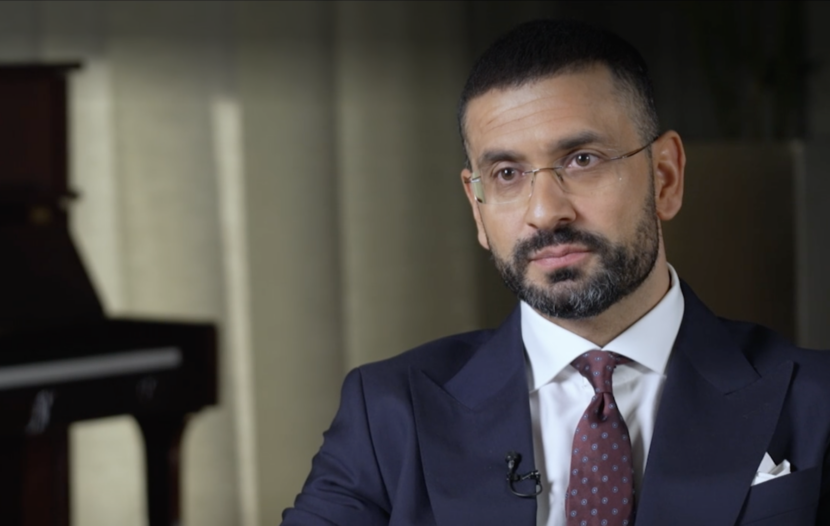 Yama Wolasmal i et gripende intervju med Israels talsperson i Norge, Alexander Rybak.Eller, vent.