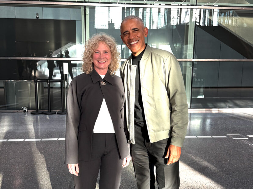Direktør for Munchmuseet, Tone Hansen (t.v.) og tidligere president for USA, Barack H. Obama. (Foto: Munchmuseet.)