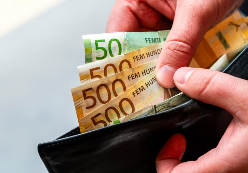 Noen kan bli fristet til å åpne lommeboken overfor politiske partier i valgkamp. lønnsforskjellen