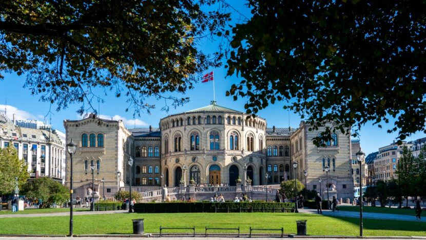 Å stemme er en demokratisk plikt. Å la være å stemme er å overlate demokratiet til andre, som ikke fokuserer like sterkt på saker som er viktige for akkurat deg eller din generasjon, skriver Awaatef Hassan. (Foto: Gorm Kallestad/NTB.)