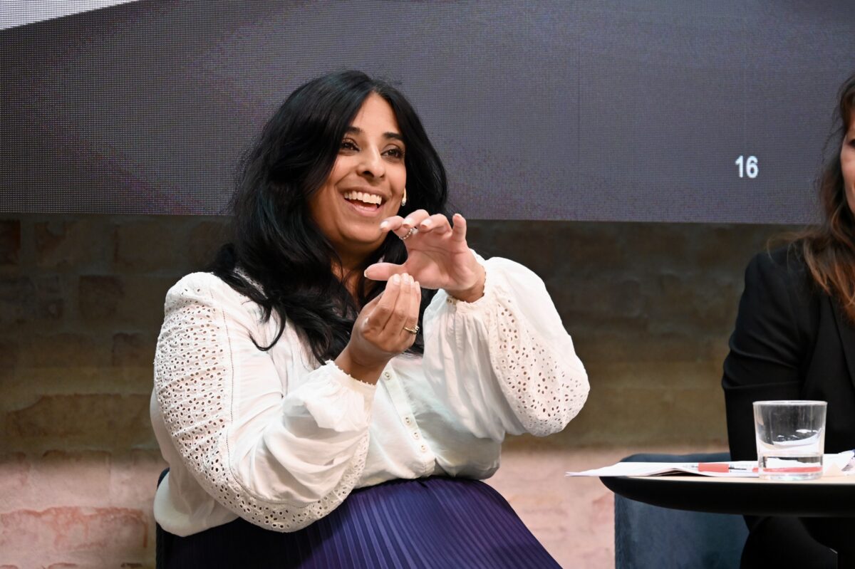 Regjeringen og medieminister Lubna Jaffery legger frem regjeringens strategi mot desinformasjon. (Foto: Geir Bergersen Huse.) Forfatter Bår Stenvik Professor Bente Kalsnes Redaktør i Aftenposten, Trine Eilertsen Kultur- og likestillingsminister, Lubna Jaffery Ordstyrer: Knut Kristian Hauger, redaktør i Kampanje