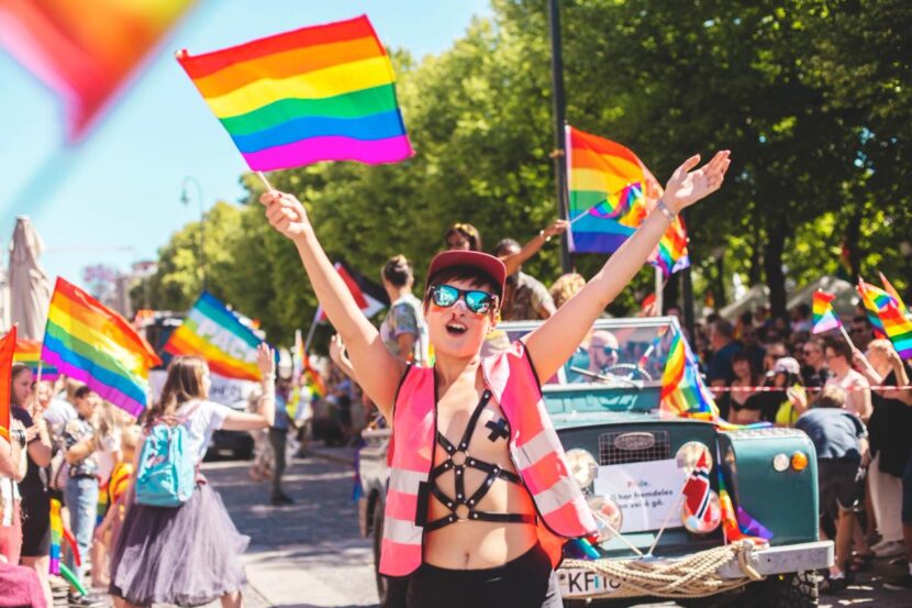 Pride prideparade parade markering pridemarkering seksualitet seksuelt horeri horer hegseth carlsen ausland