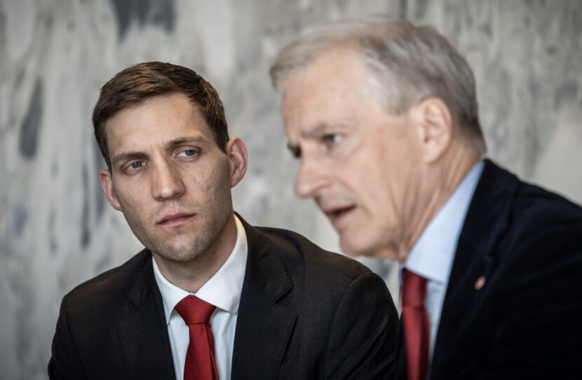 Oslo 20250404. Statsminister Jonas Gahr Støre og klima- og miljøminister Andreas Bjelland Eriksen på Arbeiderpartiets 70. ordinære landsmøte på Oslo Kongressenter Folkets Hus i Oslo. (Foto: Ole Berg-Rusten/NTB.)