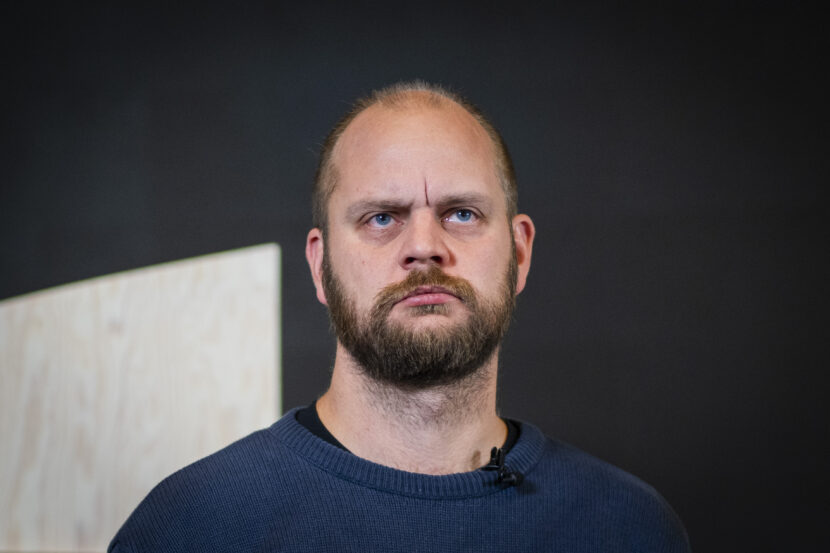 Oslo 20240927. Leder i Rødts forberedende arbeidsprogramkomité Mimir Kristjánsson, legger frem forslag til nytt partiprogram for Rødt. (Foto: Heiko Junge/NTB.)