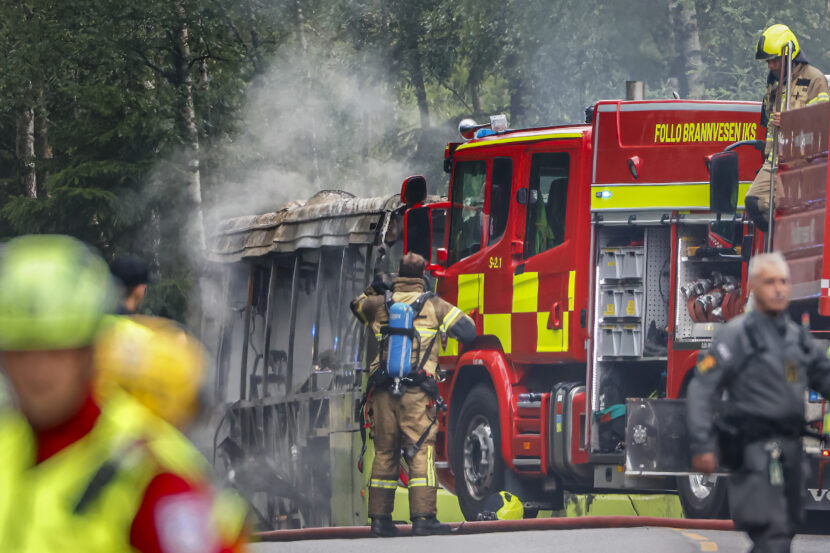 Nordre Follo 20250705. Tre personer er fraktet til sykehus med alvorlige brannskader etter brann i en rutebuss i Nordre Follo. (Foto: Hans O. Torgersen/NTB.)