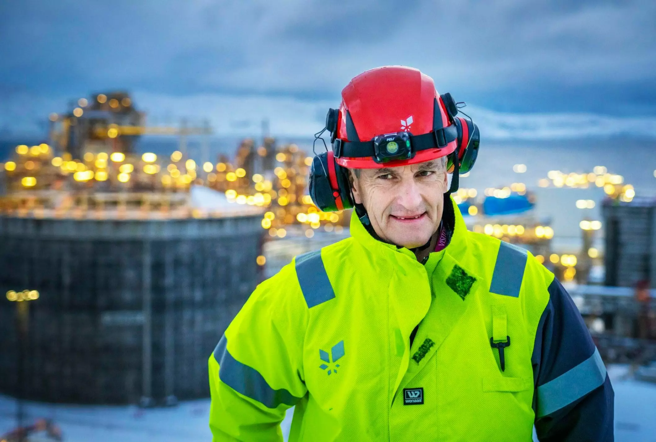 Statsminister Støre fremstår ofte som mer opptatt av internasjonal posisjonering enn å rydde opp i de systemiske problemene i det norske samfunnet, skriver Andreas Koren Hauge. (Foto: Ole Berg-Rusten/NTB.)