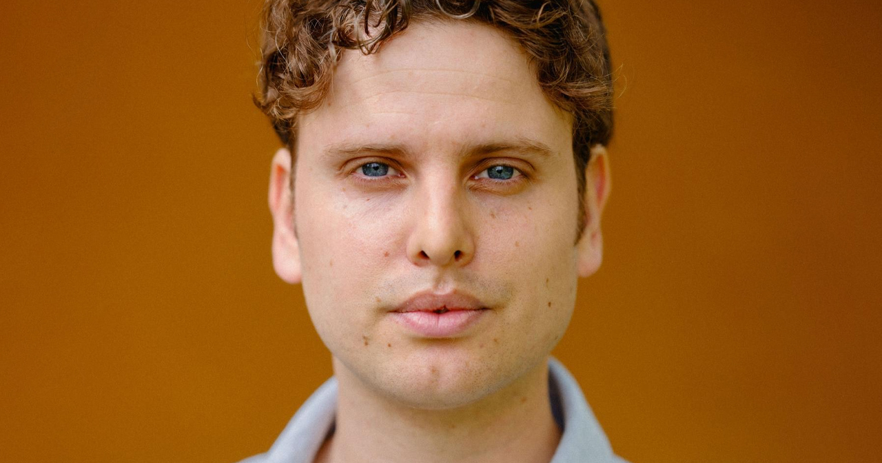 «Jeg lover, jeg lyver», roman, av Jakob Semb (Aasmundsen) på forlaget Oktober. (Foto: Fartein Rudjord.)