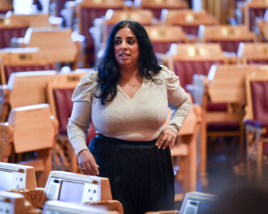 Oslo 20250205. Statsminister Jonas Gahr Støre redegjør for regjeringens politikk i Stortinget onsdag. Kulturminister Lubna Boby Jaffery er tilstede i salen. (Foto: Rodrigo Freitas/NTB.)