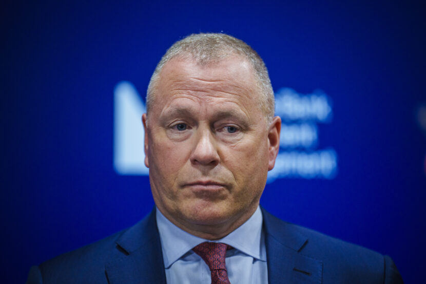 Sjef for oljefondet Nicolai Tangen utgir bok om sine erfaringer med ledelse. Utgivelsen er framskyndet fra 29. til 5. august på grunn av en sak der E24 gjenga deler av innholdet. (Foto: Stian Lysberg Solum/NTB.)