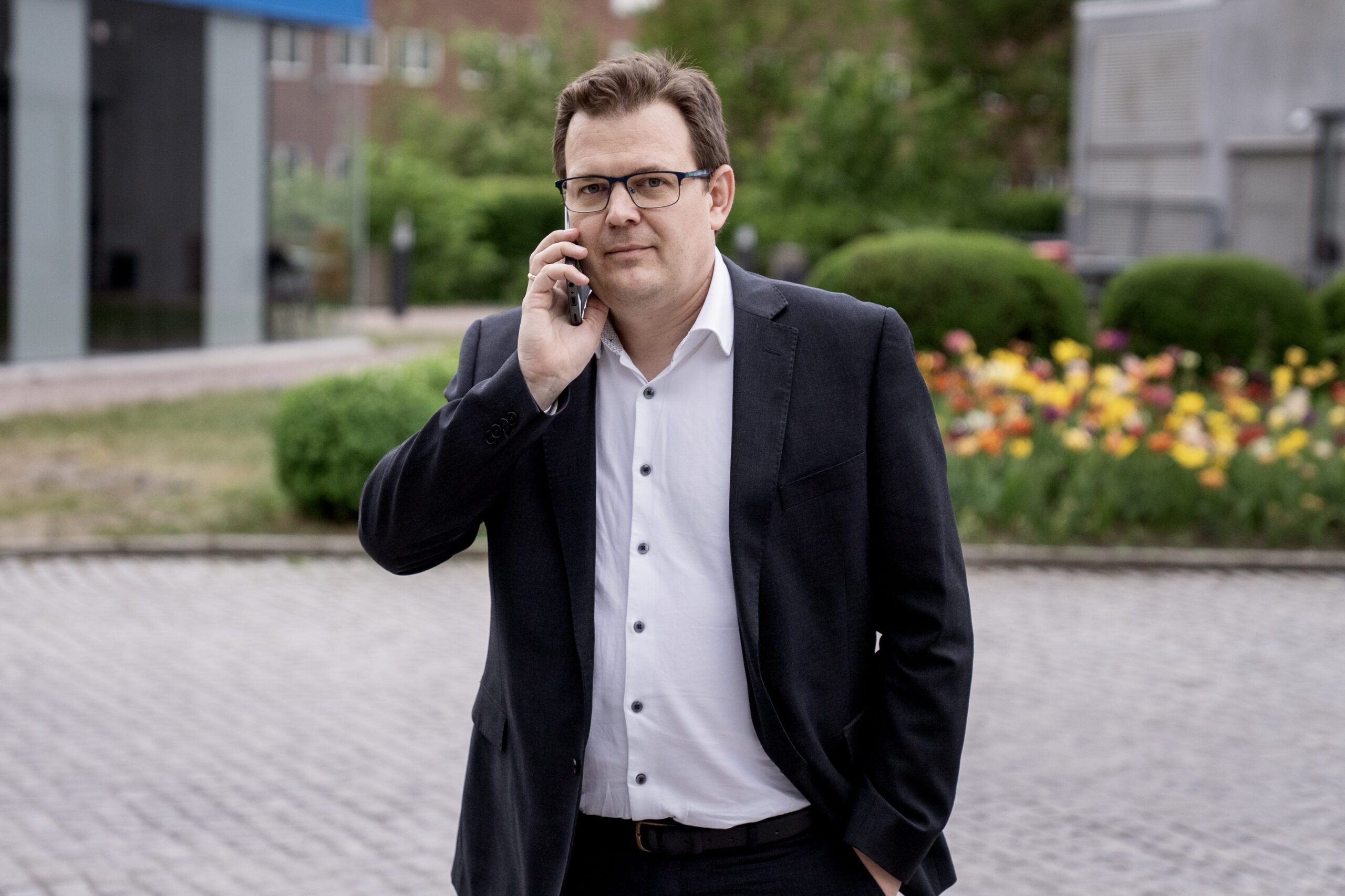 Det på høy tid å stille spørsmål ved hvorfor Glenn Diesen får beholde sin professorstilling ved Universitetet i Sørøst-Norge, skriver Eivind Nejad-Trondsen. (Foto: Eskil Wie Furunes/NRK.)