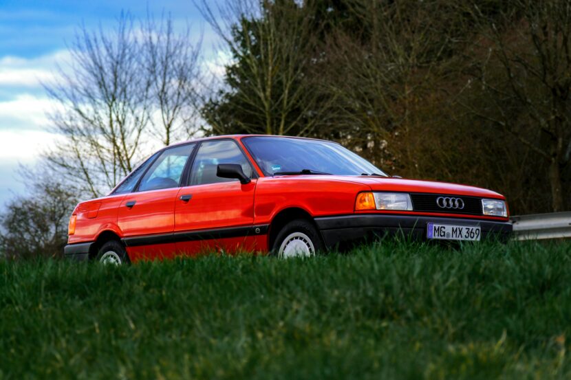 Rød Audi 80 (Foto: Jonas Horsch/Pexels.com.)