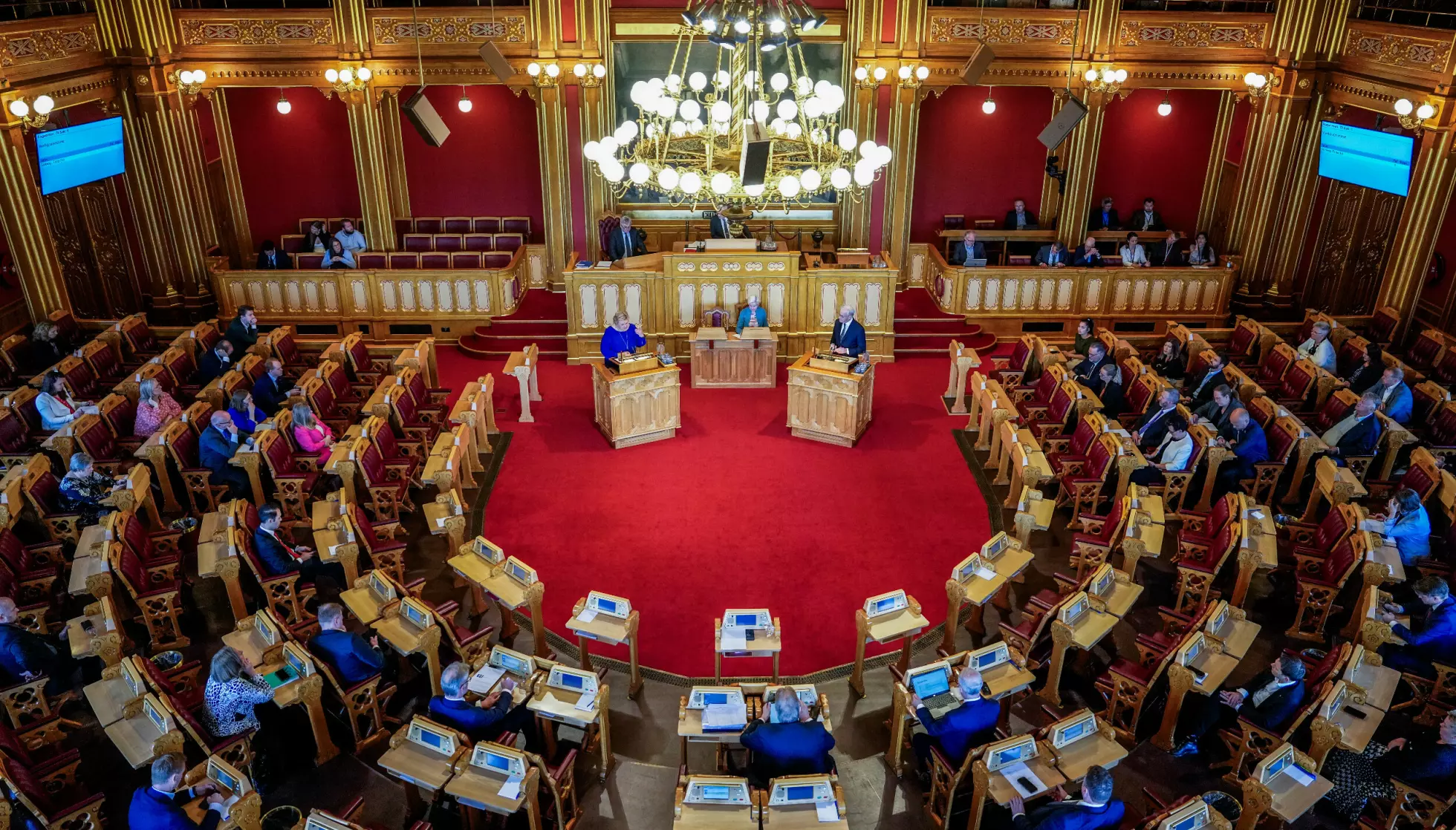 Personstemmer, såkalte «slengere», på stortingslister er fra dette valget av fjernet. Velgerne kan ikke lenger løfte frem andre kandidater enn partiene har satt på sin liste. (Foto: Cornelius Poppe/NTB.)