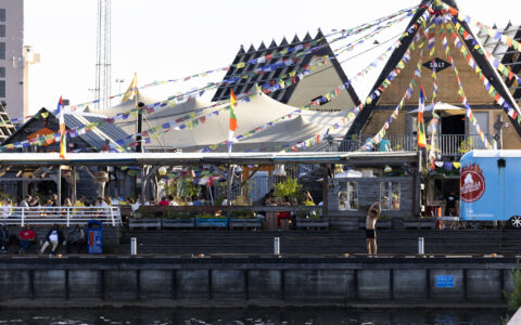 Fint vær i Oslo. God stemning på SALT - kultur, musikk, sauna og badstue i Oslo sentrum. (Foto: Jil Yngland/NTB.)