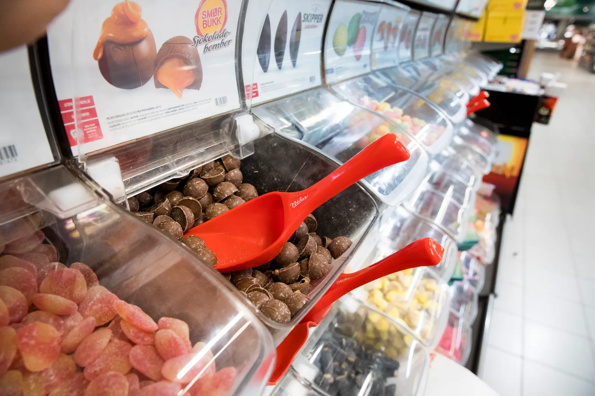 I flere artikler på NRK.no omtales sukkerbrus, godteri og søtt bakverk som viktig og riktig for idrettsutøvere. (Foto: Terje Pedersen/NTB.)