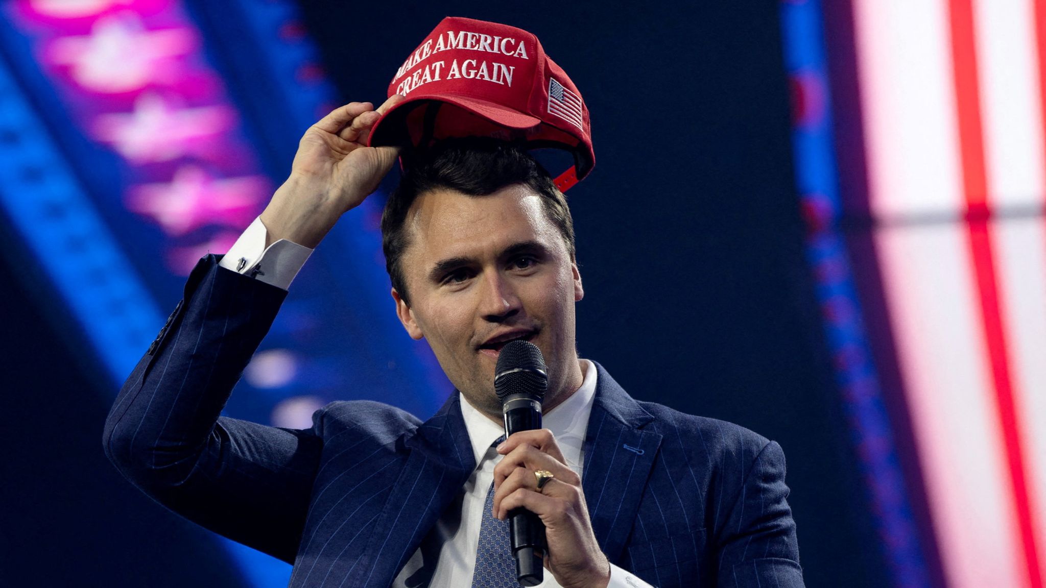 Charlie Kirk opererte i en offentlighet der det ble nødvendig å spissformulere seg. Dette er ingen forbrytelse. Men å ta hans spissformuleringer helt ut av kontekst, for å slå politisk mynt på hans død, er så utrolig mye verre, skriver Danby Choi.