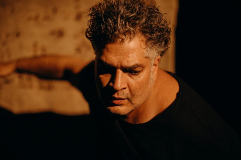 Hooman Sharifis dansekompani, Impure Company, har 7,5 millioner i ubrukte midler. Nå må de redegjøre for planlagt bruk av midlene. (Foto: Tale Hendnes/Dansens hus.)