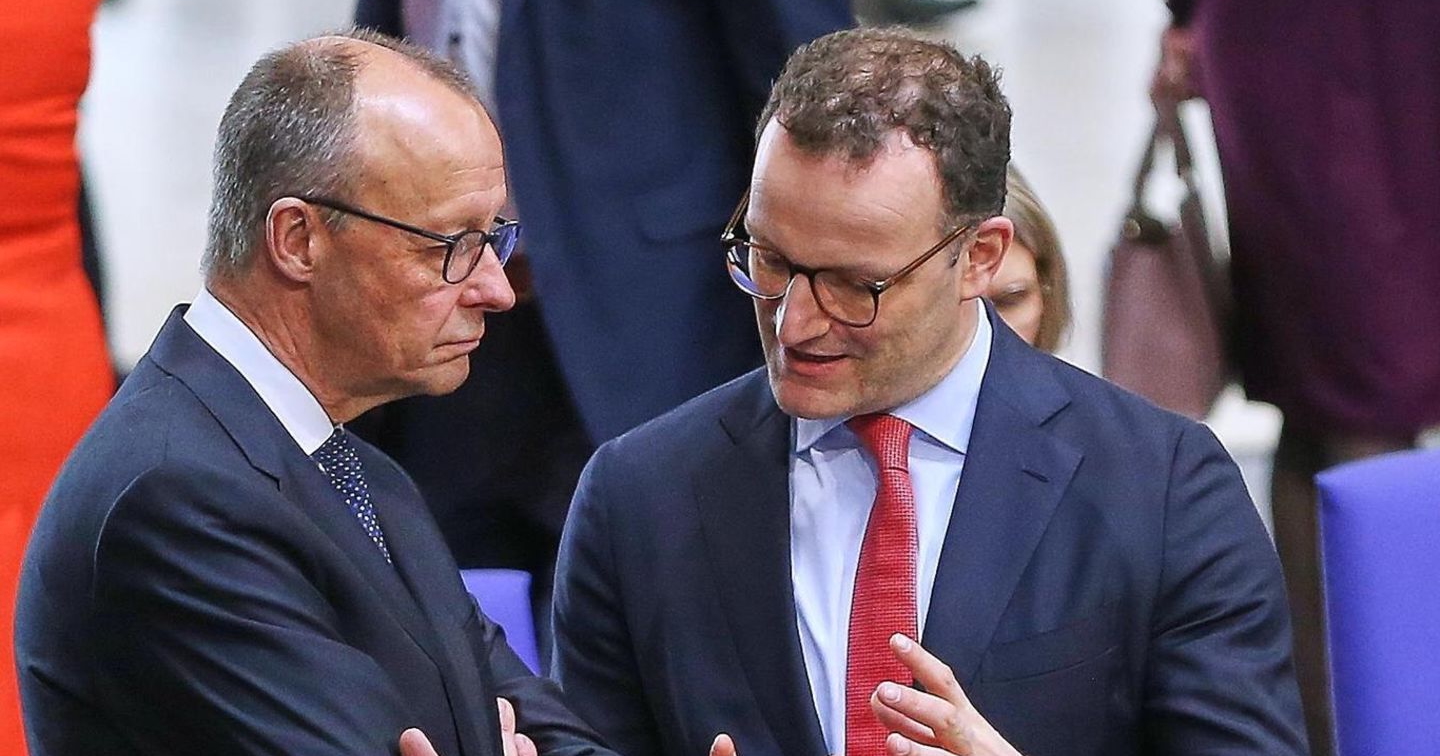 Kristendemokratene, ved statsminister Friedrich Merz (t.v.) og Bundestag-politiker Jens Spahn, har satt en foreløpig stopper for den omstridte loven. (Foto: Stern.)